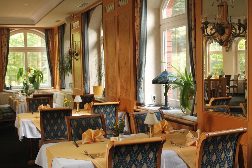 Hotel Und Restaurant Waldschloesschen Crivitz Εξωτερικό φωτογραφία