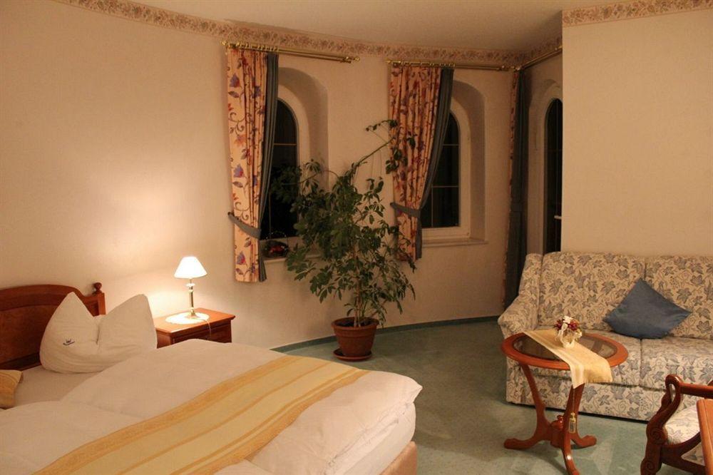 Hotel Und Restaurant Waldschloesschen Crivitz Εξωτερικό φωτογραφία