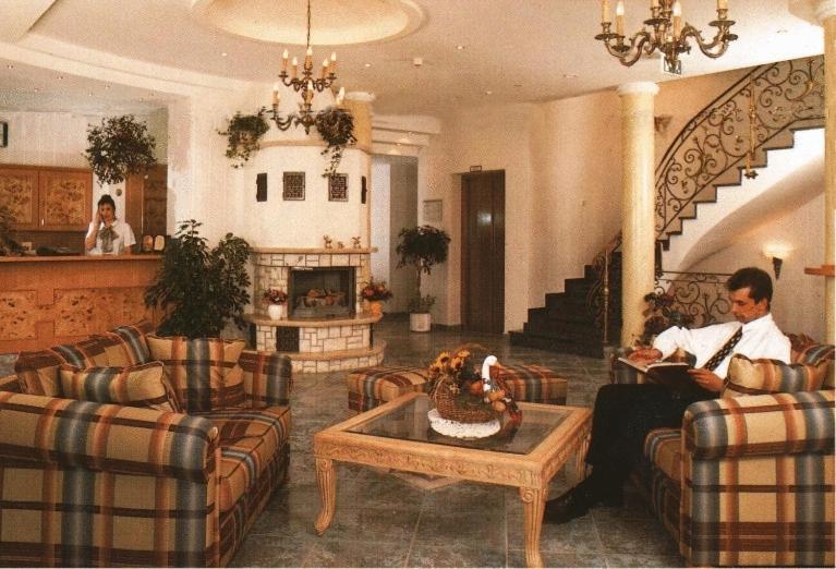 Hotel Und Restaurant Waldschloesschen Crivitz Εξωτερικό φωτογραφία