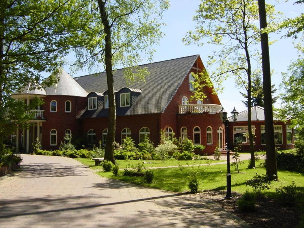 Hotel Und Restaurant Waldschloesschen Crivitz Εξωτερικό φωτογραφία